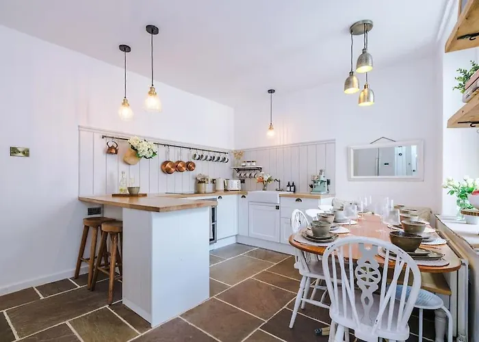 Rufloreo Dale - Homely And Central