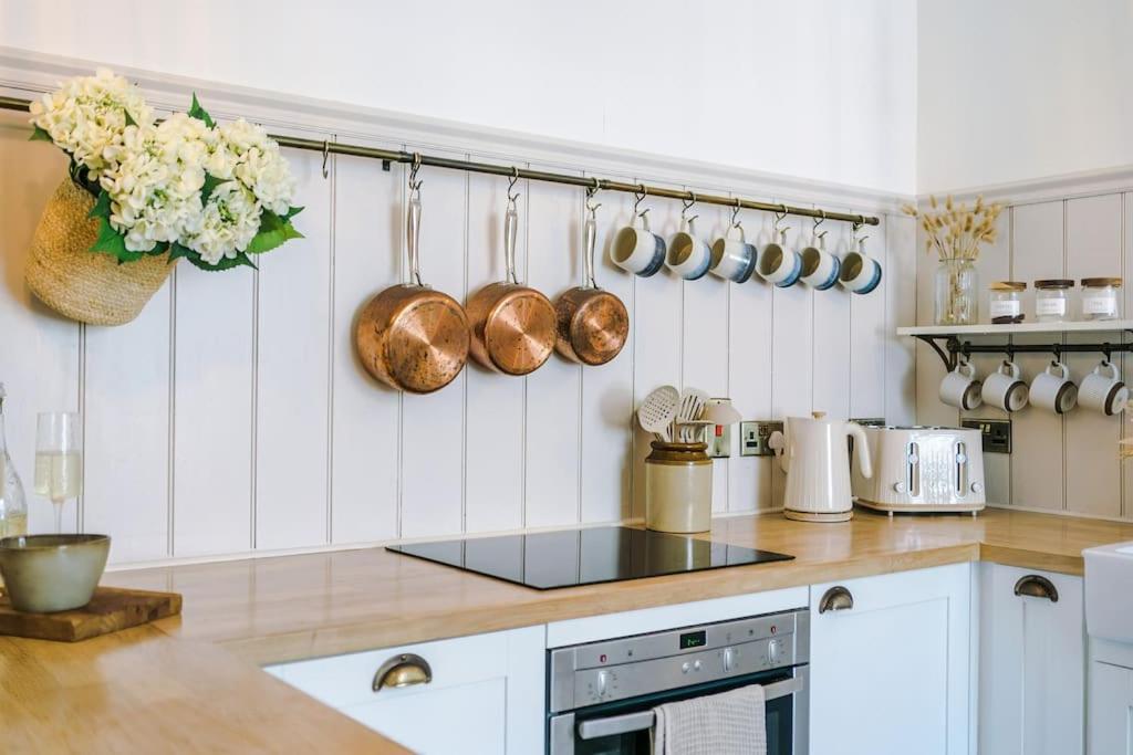Rufloreo Dale - Homely And